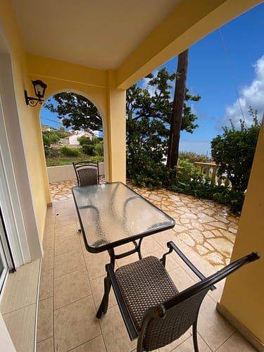 Blick von der Terrasse auf das Meer